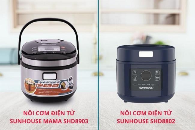 Người dùng đang vệ sinh lòng nồi cơm Zojirushi bằng miếng bọt biển mềm